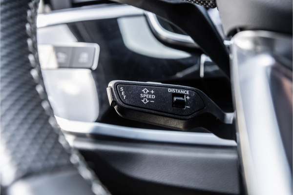 Audi Q3 45 TFSI e 245 PK S edition | 360 Camera | ACC | S-Line | Magnetic Ride | Matrix verlichting | CarPlay | Navigatie | Trekhaak | Inc 21% BTW | Black Style | Stuur- en stoelverwarming | Nieuwe APK | Garantie | Dealer onderhouden