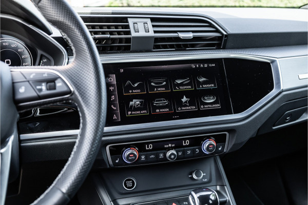 Audi Q3 45 TFSI e 245 PK S edition | 360 Camera | ACC | S-Line | Magnetic Ride | Matrix verlichting | CarPlay | Navigatie | Trekhaak | Inc 21% BTW | Black Style | Stuur- en stoelverwarming | Nieuwe APK | Garantie | Dealer onderhouden