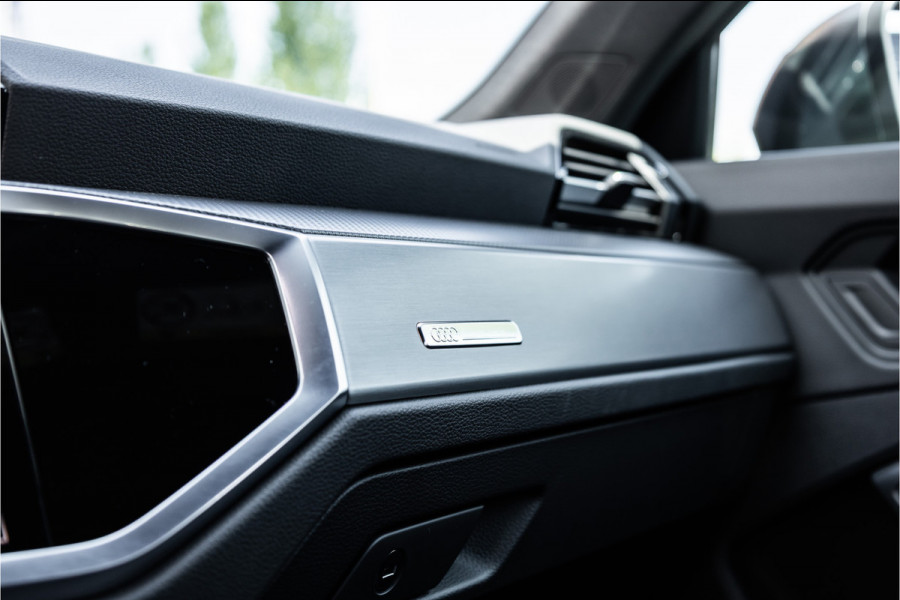 Audi Q3 45 TFSI e 245 PK S edition | 360 Camera | ACC | S-Line | Magnetic Ride | Matrix verlichting | CarPlay | Navigatie | Trekhaak | Inc 21% BTW | Black Style | Stuur- en stoelverwarming | Nieuwe APK | Garantie | Dealer onderhouden