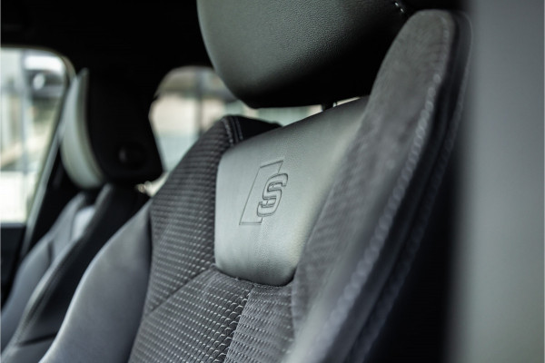 Audi Q3 45 TFSI e 245 PK S edition | 360 Camera | ACC | S-Line | Magnetic Ride | Matrix verlichting | CarPlay | Navigatie | Trekhaak | Inc 21% BTW | Black Style | Stuur- en stoelverwarming | Nieuwe APK | Garantie | Dealer onderhouden