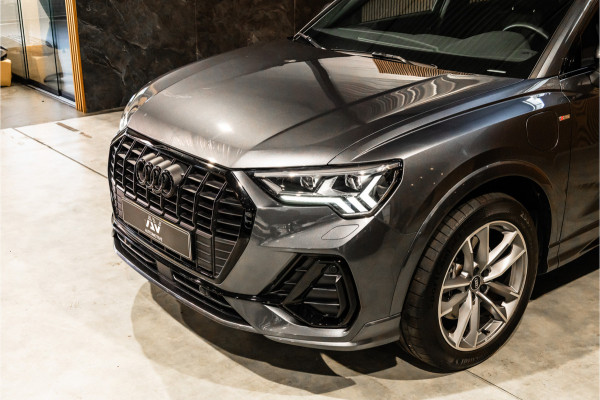 Audi Q3 45 TFSI e 245 PK S edition | 360 Camera | ACC | S-Line | Magnetic Ride | Matrix verlichting | CarPlay | Navigatie | Trekhaak | Inc 21% BTW | Black Style | Stuur- en stoelverwarming | Nieuwe APK | Garantie | Dealer onderhouden