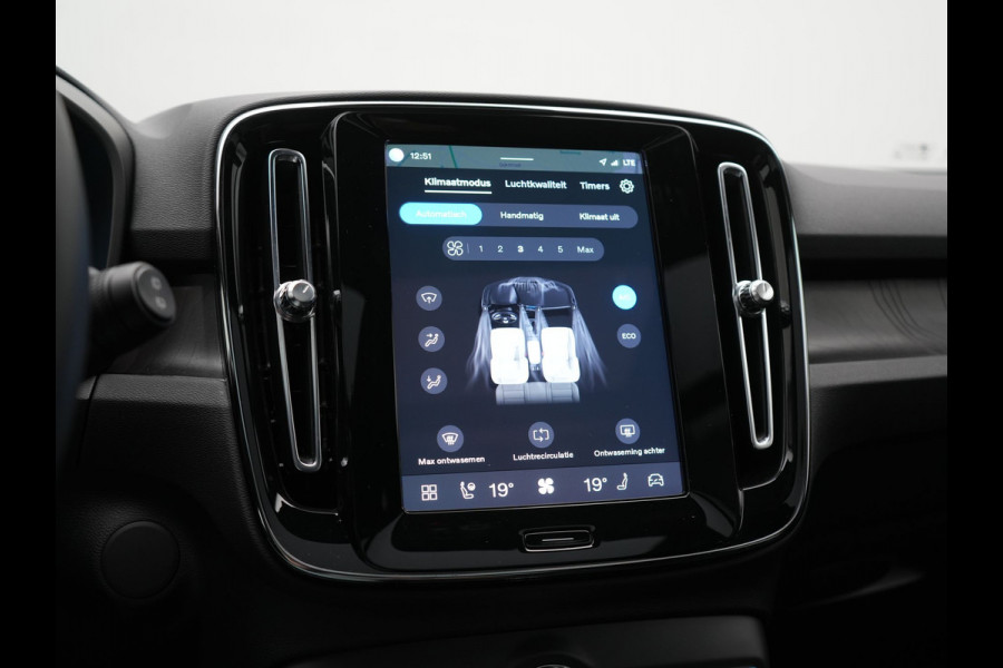 Volvo XC40 Recharge Ultimate 69 kWh 231pk Dealer O.H. | Panodak | Adaptive Cruise | Warmtepomp | 360 Camera | Harman / Kardon | Alcantara Sportstoelen Memory & Verwarmd | Stuur Verwarmd | Keyless | Blis | Apple Carplay | Google Assistent |