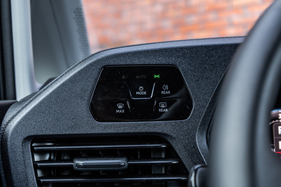 Volkswagen Caddy Cargo 2.0 TDI DSG | L+R Schuifdeur | ACC | Side Assist | Lane Assist | Virtual Cockpit | Camera | CarPlay | Stoelverwarming | LED Koplampen | Sidebars | DAB | Fabrieksgarantie | Facelift model | BPM Vrij