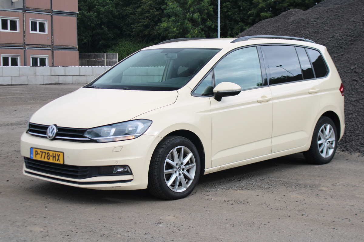 Volkswagen Touran 1.6 TDI SCR Connected Series 7p