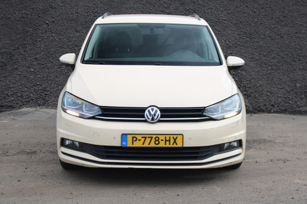 Volkswagen Touran 1.6 TDI SCR Connected Series 7p