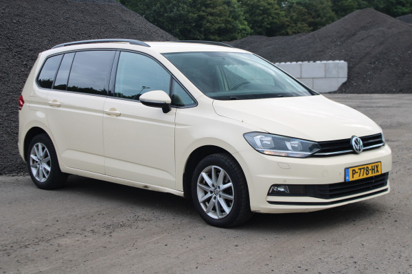Volkswagen Touran 1.6 TDI SCR Connected Series 7p