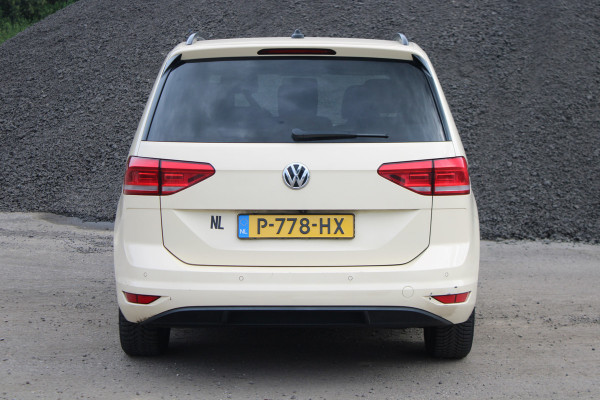 Volkswagen Touran 1.6 TDI SCR Connected Series 7p