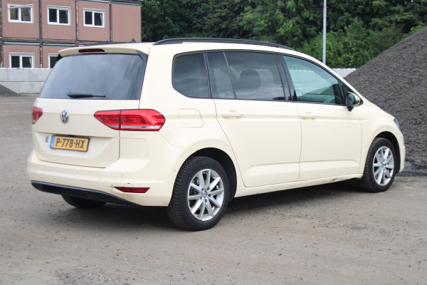 Volkswagen Touran 1.6 TDI SCR Connected Series 7p
