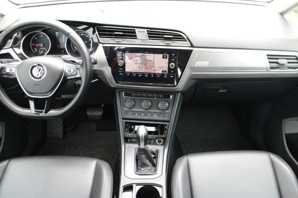 Volkswagen Touran 1.6 TDI SCR Connected Series 7p