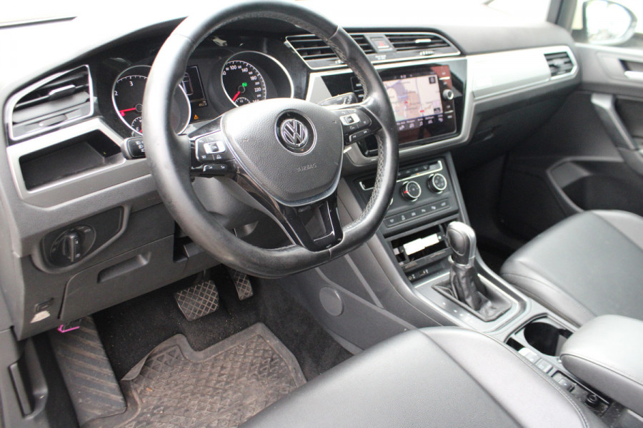 Volkswagen Touran 1.6 TDI SCR Connected Series 7p