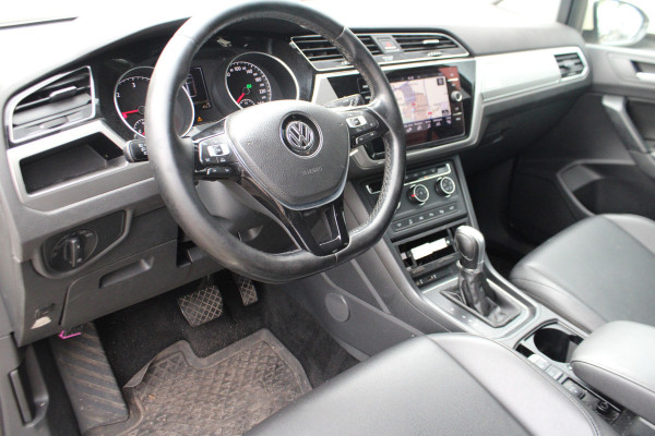Volkswagen Touran 1.6 TDI SCR Connected Series 7p