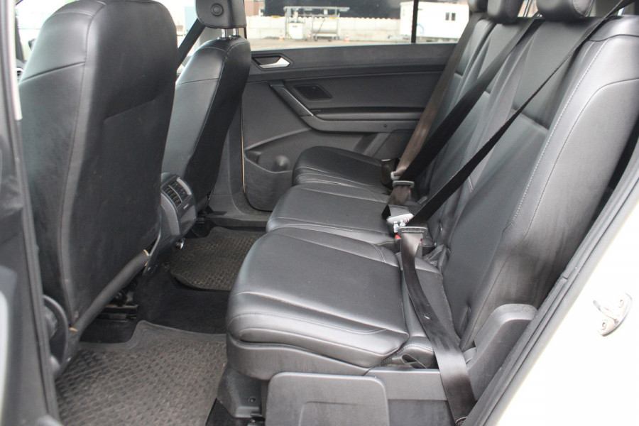 Volkswagen Touran 1.6 TDI SCR Connected Series 7p