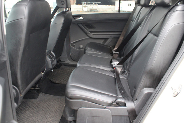 Volkswagen Touran 1.6 TDI SCR Connected Series 7p