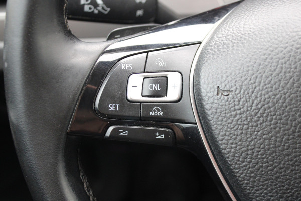 Volkswagen Touran 1.6 TDI SCR Connected Series 7p