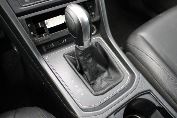 Volkswagen Touran 1.6 TDI SCR Connected Series 7p