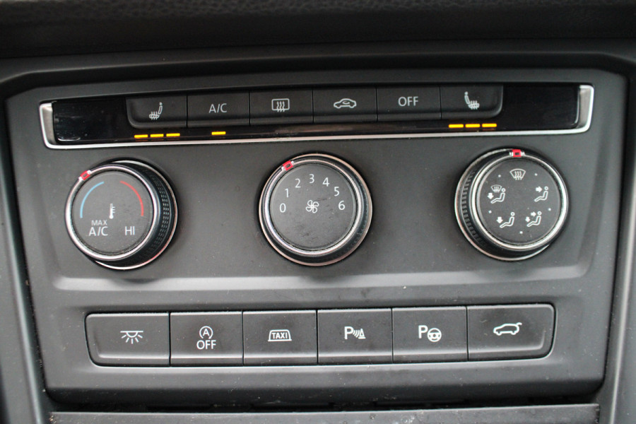 Volkswagen Touran 1.6 TDI SCR Connected Series 7p
