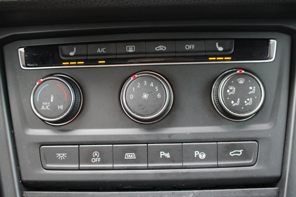 Volkswagen Touran 1.6 TDI SCR Connected Series 7p