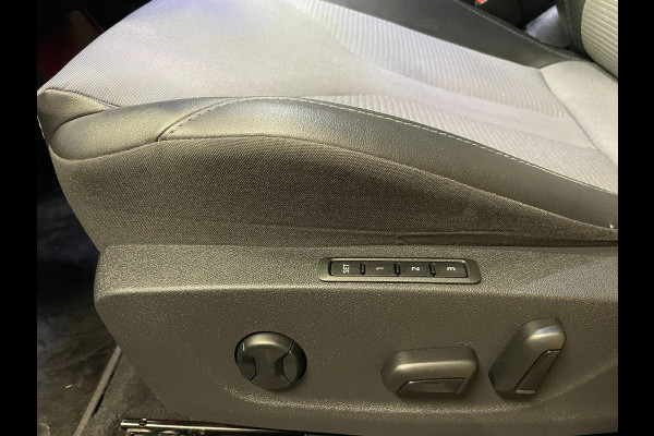 Škoda ENYAQ iV 60|89% SOH|1/2 LEDER|PANO|ACC|ELEK.INTERIEUR|STOEL+STUURVERW|CAMERA|CARPLAY|NAVIGATIE|NAP|INCLUSIEF BTW|1e EIGENAAR