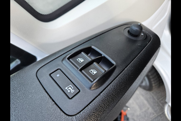 Fiat Ducato 30 2.2 MultiJet L2H2 Trekhaak! Camera! Carplay! Dealer Onderhouden! Airco/Clima! Cruise Control!