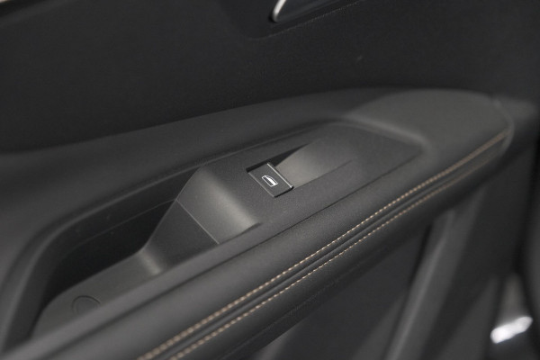 Peugeot 3008 1.6 HYbrid 225 GT | Panoramadak | Adaptieve Cruise Control | Dodehoekdetectie | Camera