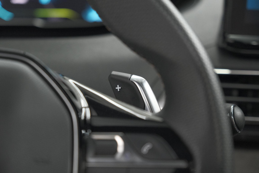 Peugeot 3008 1.6 HYbrid 225 GT | Panoramadak | Adaptieve Cruise Control | Dodehoekdetectie | Camera