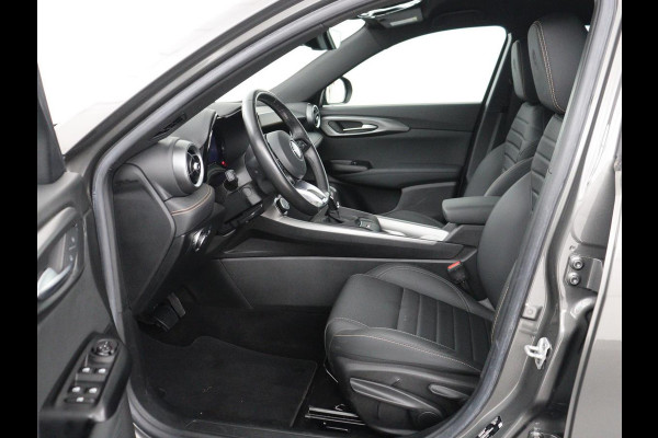 Alfa Romeo Tonale 1.3T PHEV Veloce 280PK Aut. Half Leder | Navi | DAB | Camera | Virtual Display | Navi | Carplay | Trekhaak | Climate Control | Stoelverwarming | Stuurverwarming