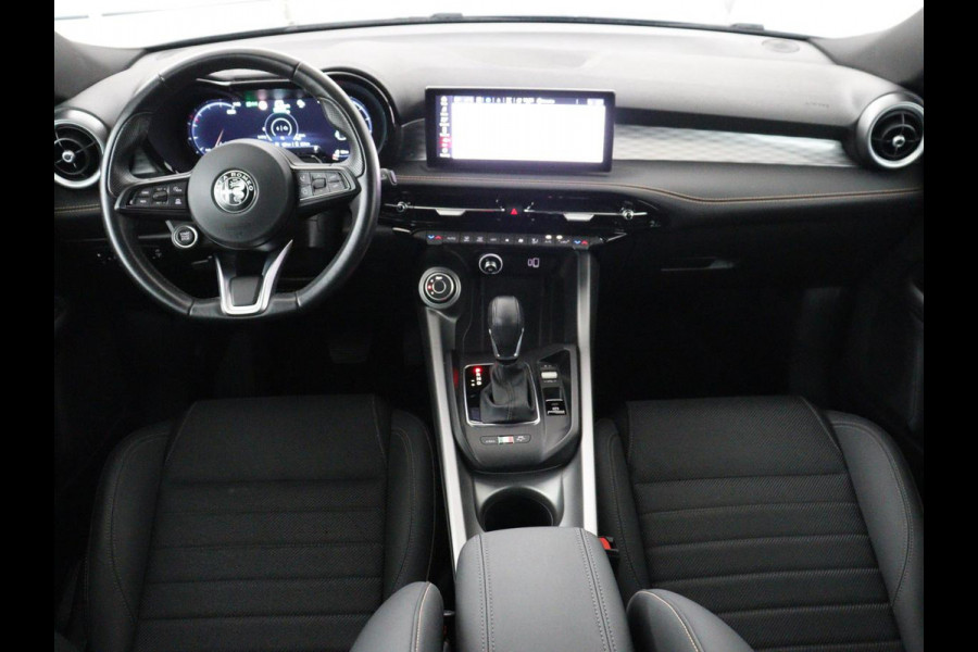 Alfa Romeo Tonale 1.3T PHEV Veloce 280PK Aut. Half Leder | Navi | DAB | Camera | Virtual Display | Navi | Carplay | Trekhaak | Climate Control | Stoelverwarming | Stuurverwarming