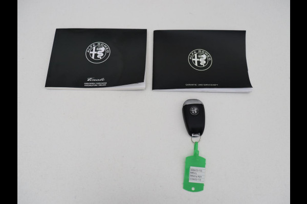 Alfa Romeo Tonale 1.3T PHEV Veloce 280PK Aut. Half Leder | Navi | DAB | Camera | Virtual Display | Navi | Carplay | Trekhaak | Climate Control | Stoelverwarming | Stuurverwarming