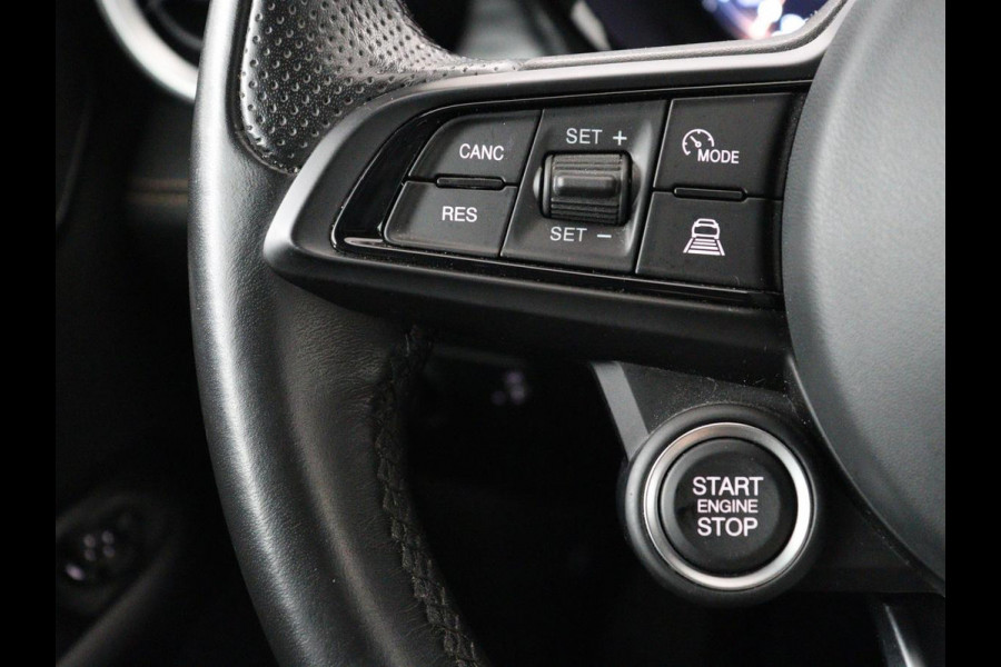 Alfa Romeo Tonale 1.3T PHEV Veloce 280PK Aut. Half Leder | Navi | DAB | Camera | Virtual Display | Navi | Carplay | Trekhaak | Climate Control | Stoelverwarming | Stuurverwarming