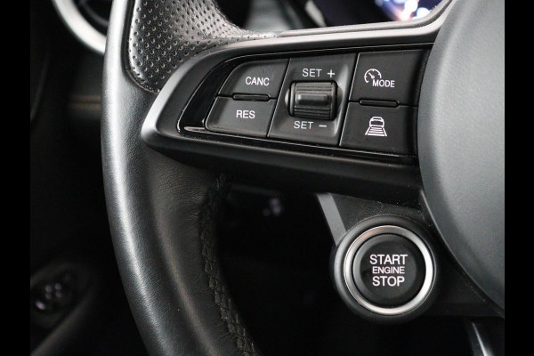 Alfa Romeo Tonale 1.3T PHEV Veloce 280PK Aut. Half Leder | Navi | DAB | Camera | Virtual Display | Navi | Carplay | Trekhaak | Climate Control | Stoelverwarming | Stuurverwarming