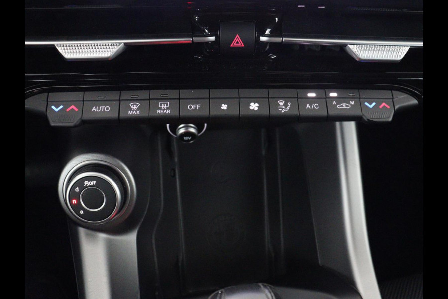 Alfa Romeo Tonale 1.3T PHEV Veloce 280PK Aut. Half Leder | Navi | DAB | Camera | Virtual Display | Navi | Carplay | Trekhaak | Climate Control | Stoelverwarming | Stuurverwarming