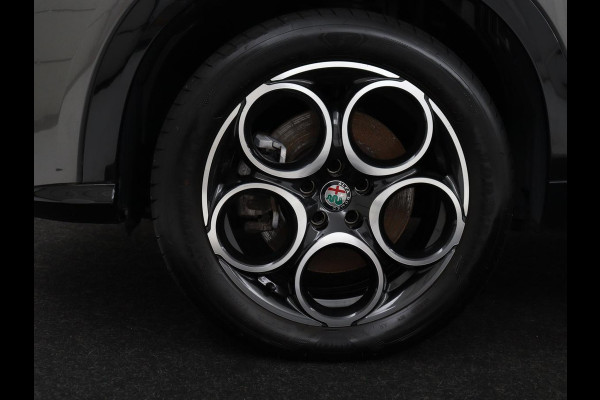 Alfa Romeo Tonale 1.3T PHEV Veloce 280PK Aut. Half Leder | Navi | DAB | Camera | Virtual Display | Navi | Carplay | Trekhaak | Climate Control | Stoelverwarming | Stuurverwarming