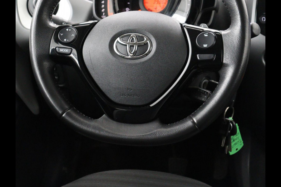 Toyota Aygo 1.0 VVT-i x-joy | Trekhaak | Camera | DAB | Automaat | Carplay | Climate control | Cruise control | LED
