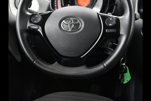 Toyota Aygo 1.0 VVT-i x-joy | Trekhaak | Camera | DAB | Automaat | Carplay | Climate control | Cruise control | LED