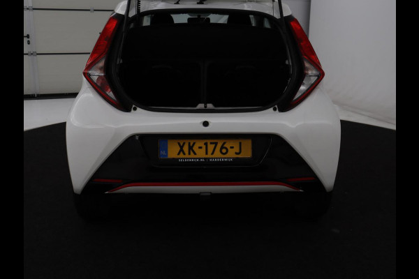 Toyota Aygo 1.0 VVT-i x-joy | Trekhaak | Camera | DAB | Automaat | Carplay | Climate control | Cruise control | LED