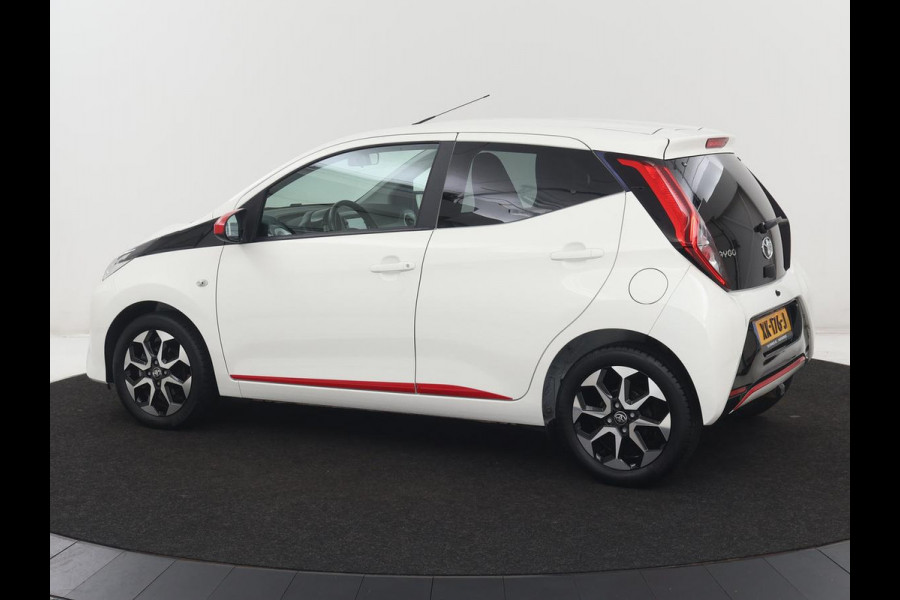 Toyota Aygo 1.0 VVT-i x-joy | Trekhaak | Camera | DAB | Automaat | Carplay | Climate control | Cruise control | LED