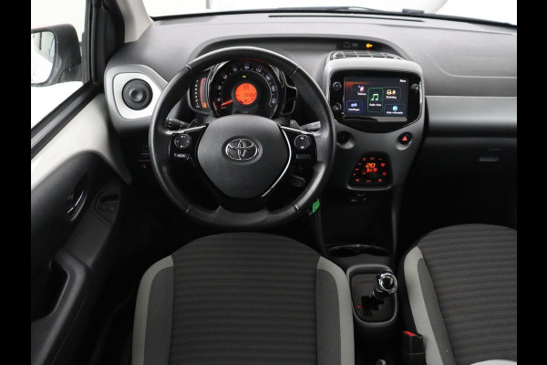 Toyota Aygo 1.0 VVT-i x-joy | Trekhaak | Camera | DAB | Automaat | Carplay | Climate control | Cruise control | LED