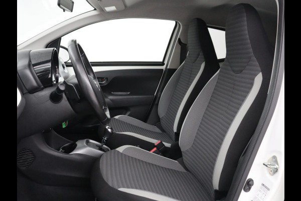 Toyota Aygo 1.0 VVT-i x-joy | Trekhaak | Camera | DAB | Automaat | Carplay | Climate control | Cruise control | LED