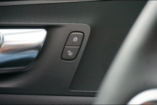 Volvo XC60 350PK T6 AWD CORE PHEV | PANO | SUPER LUXE | CLIMATEPACK