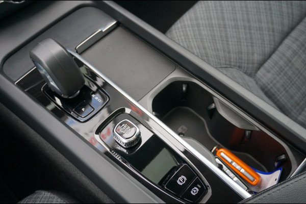 Volvo XC60 350PK T6 AWD CORE PHEV | PANO | SUPER LUXE | CLIMATEPACK