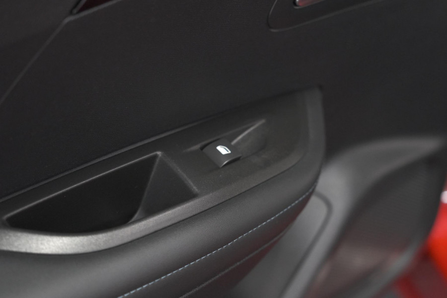 Peugeot 2008 PureTech 130 Allure | Camera | Adaptieve Cruise Control | Navigatie | Parkeersensoren