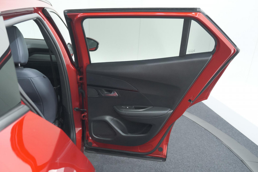 Peugeot 2008 PureTech 130 Allure | Camera | Adaptieve Cruise Control | Navigatie | Parkeersensoren