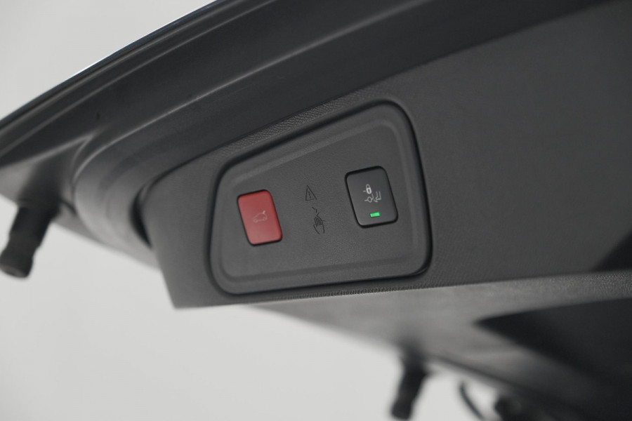 Peugeot 3008 1.6 HYbrid 225 GT Black Pack | Panoramadak | 360 Camera | Elektronische Kofferklep | Adaptieve Cruise Control
