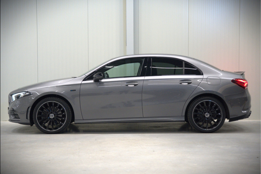 Mercedes-Benz A-Klasse 250 e Business Solution AMG Limited | Stoelverwarming | Camera | Ambiance Verlichting | Keyless | Apple Carplay | Navigatie | Cruise Control | SOH 94,32%