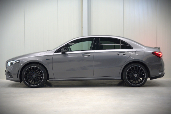 Mercedes-Benz A-Klasse 250 e Business Solution AMG Limited | Stoelverwarming | Camera | Ambiance Verlichting | Keyless | Apple Carplay | Navigatie | Cruise Control | SOH 94,32%