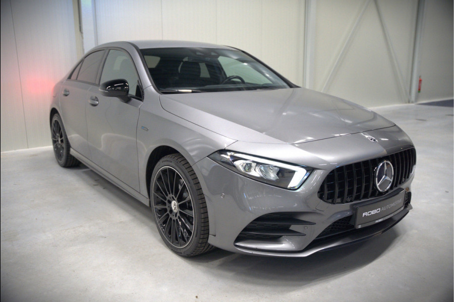 Mercedes-Benz A-Klasse 250 e Business Solution AMG Limited | Stoelverwarming | Camera | Ambiance Verlichting | Keyless | Apple Carplay | Navigatie | Cruise Control | SOH 94,32%