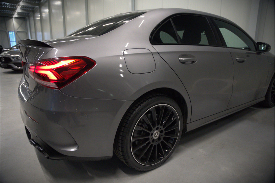 Mercedes-Benz A-Klasse 250 e Business Solution AMG Limited | Stoelverwarming | Camera | Ambiance Verlichting | Keyless | Apple Carplay | Navigatie | Cruise Control | SOH 94,32%