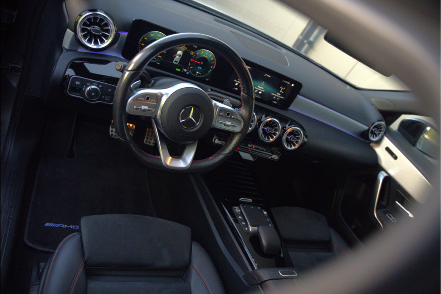 Mercedes-Benz A-Klasse 250 e Business Solution AMG Limited | Stoelverwarming | Camera | Ambiance Verlichting | Keyless | Apple Carplay | Navigatie | Cruise Control | SOH 94,32%