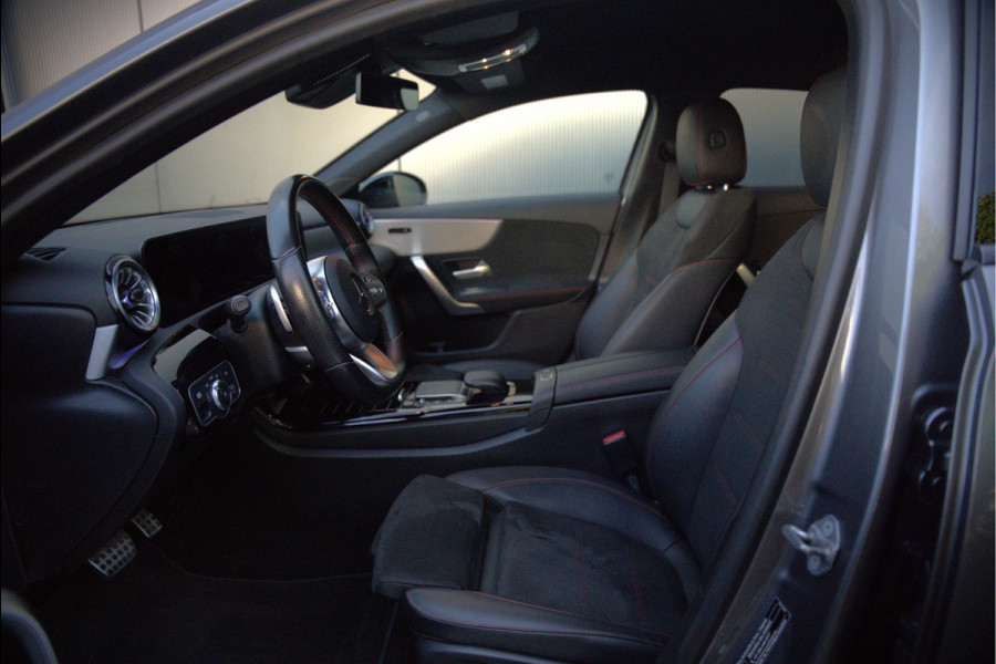 Mercedes-Benz A-Klasse 250 e Business Solution AMG Limited | Stoelverwarming | Camera | Ambiance Verlichting | Keyless | Apple Carplay | Navigatie | Cruise Control | SOH 94,32%