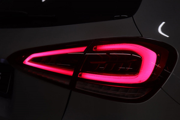 Mercedes-Benz A-Klasse 250 AMG Line PANO/CARPLAY/SFEER/ACC/CAM/VOL